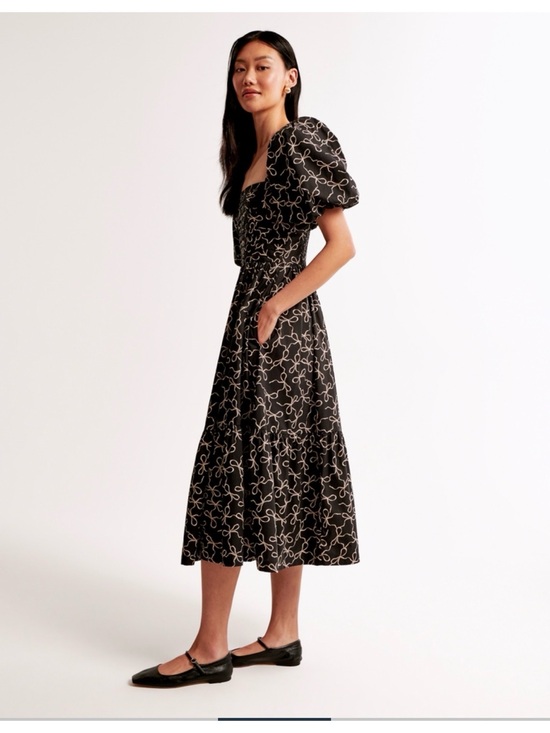 Abercrombie & Fitch Dresses & Skirts - Abercrombie & Fitch Black Midi Dress with Cream Swirl Print